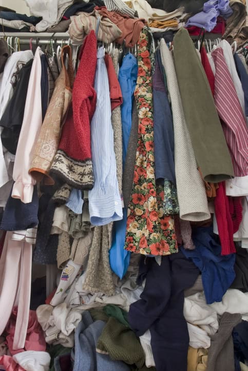 https://dnqsolutions.com/wp-content/uploads/Messy-closet-1.jpg